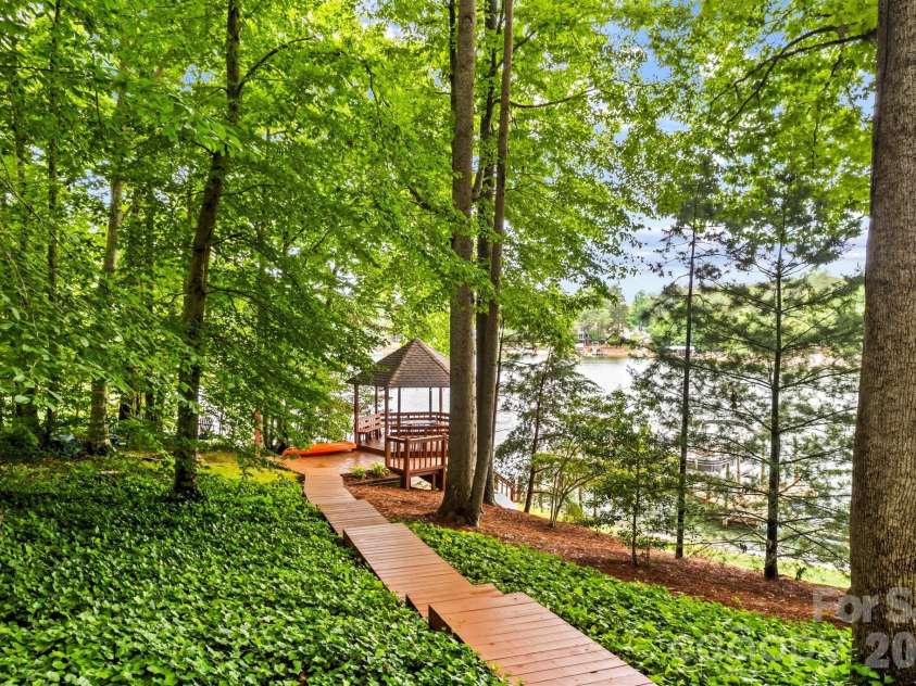 8460 Keven Circle, Sherrills Ford, NC 28673.  MLS# CAR4386276, YatesRealty ID 33236. 