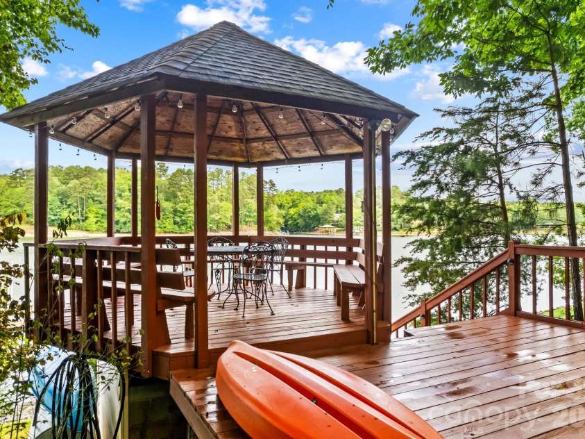 8460 Keven Circle, Sherrills Ford, NC 28673.  MLS# CAR4386276, YatesRealty ID 33236. 