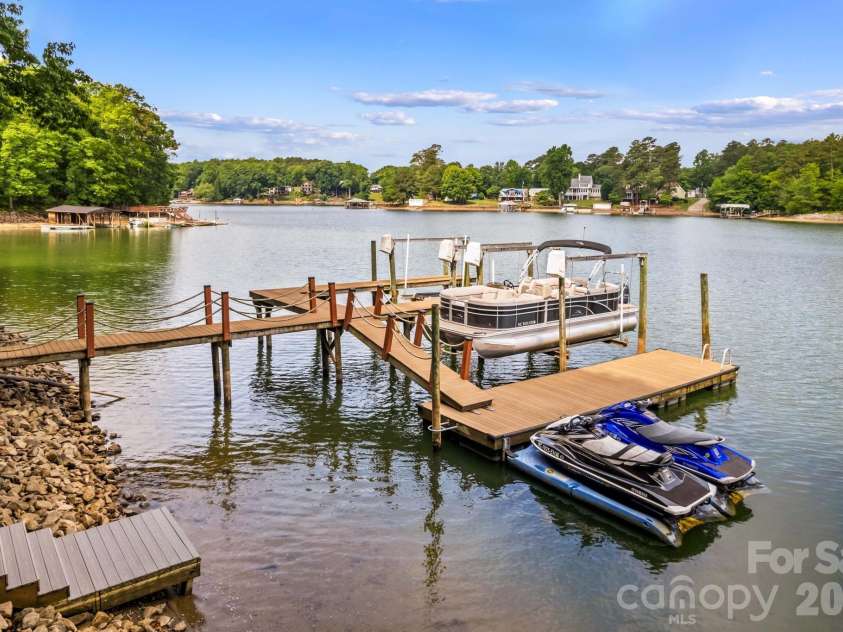 8460 Keven Circle, Sherrills Ford, NC 28673.  MLS# CAR4386276, YatesRealty ID 33236. 
