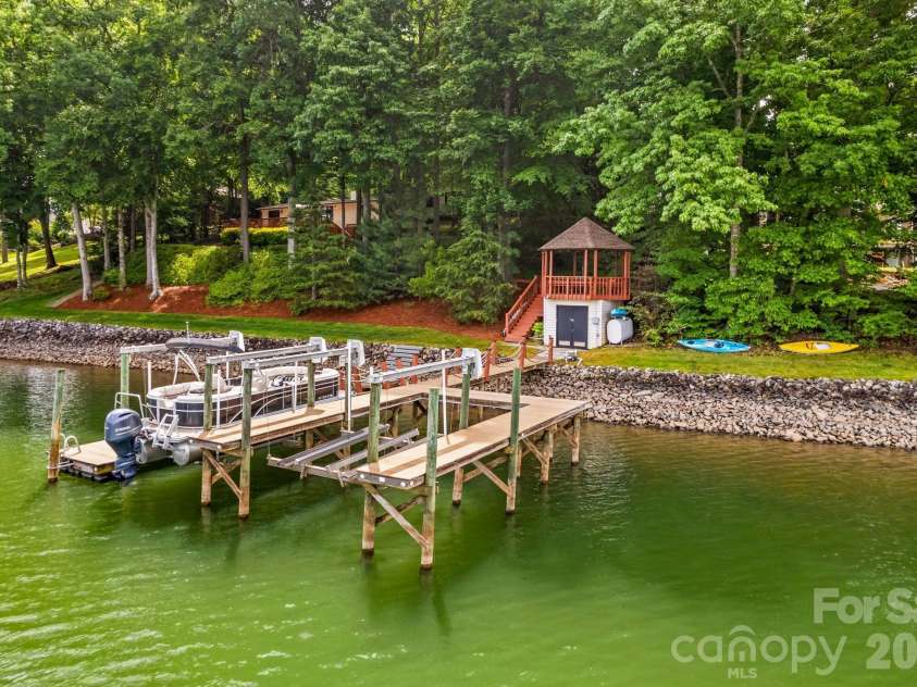 8460 Keven Circle, Sherrills Ford, NC 28673.  MLS# CAR4386276, YatesRealty ID 33236. 