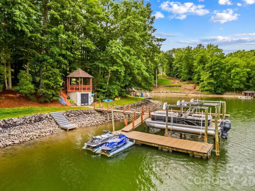 8460 Keven Circle, Sherrills Ford, NC 28673.  MLS# CAR4386276, YatesRealty ID 33236. 