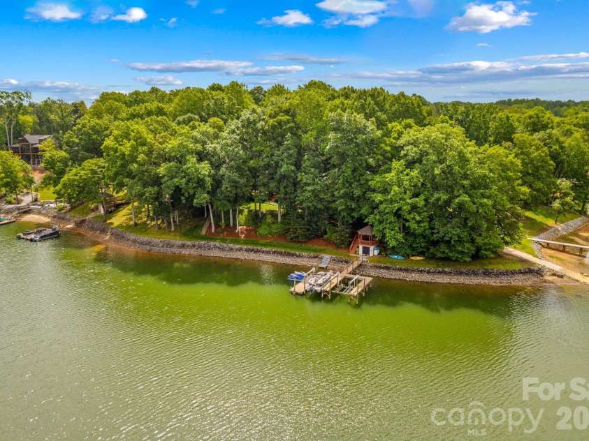 8460 Keven Circle, Sherrills Ford, NC 28673.  MLS# CAR4386276, YatesRealty ID 33236. 