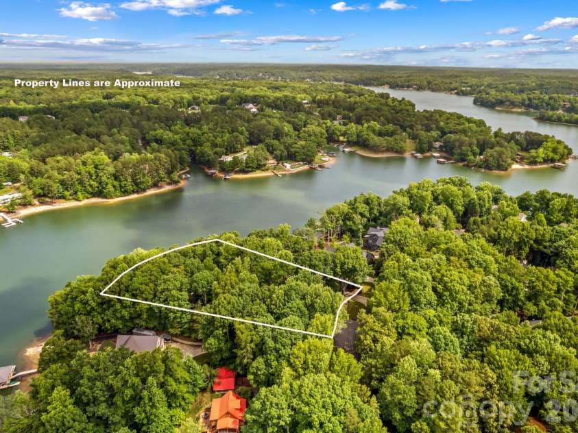 8460 Keven Circle, Sherrills Ford, NC 28673.  MLS# CAR4386276, YatesRealty ID 33236. 