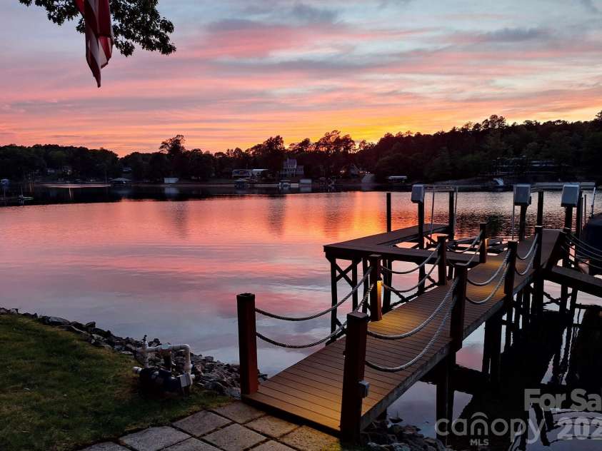 8460 Keven Circle, Sherrills Ford, NC 28673.  MLS# CAR4386276, YatesRealty ID 33236. 