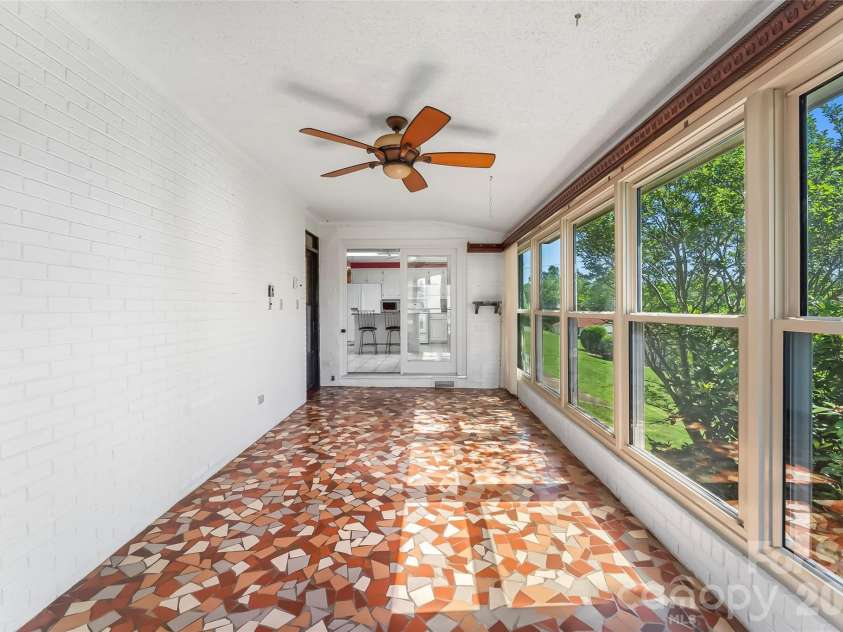 5305 Icard Ridge Road, Hickory, NC 28601.  MLS# CAR4388670, YatesRealty ID 33237. 