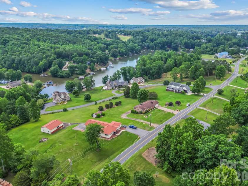 5305 Icard Ridge Road, Hickory, NC 28601.  MLS# CAR4388670, YatesRealty ID 33237. 