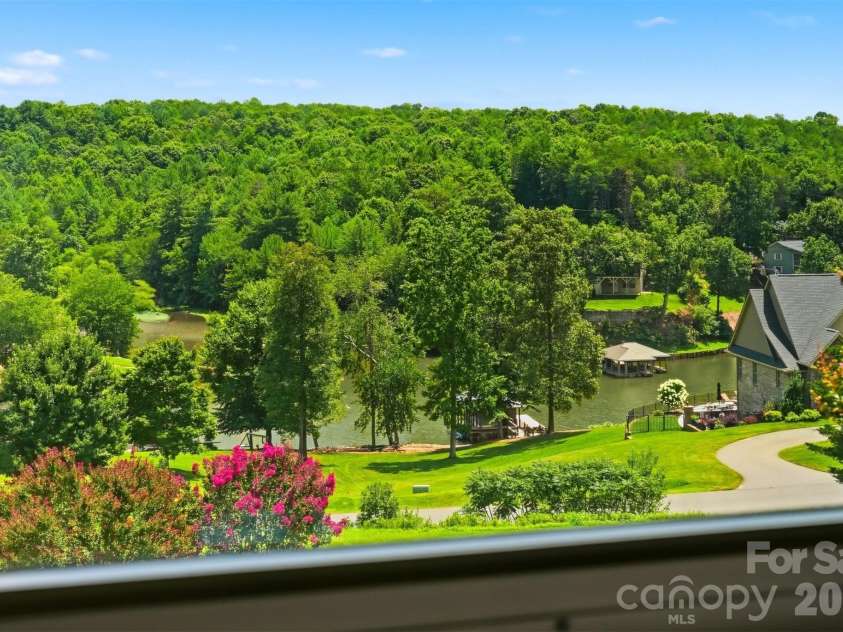 5305 Icard Ridge Road, Hickory, NC 28601.  MLS# CAR4388670, YatesRealty ID 33237. 