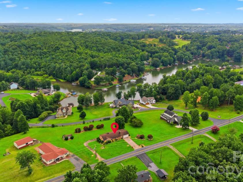 5305 Icard Ridge Road, Hickory, NC 28601.  MLS# CAR4388670, YatesRealty ID 33237. 