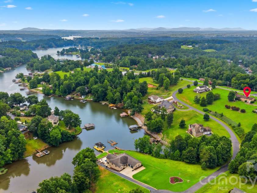 5305 Icard Ridge Road, Hickory, NC 28601.  MLS# CAR4388670, YatesRealty ID 33237. 