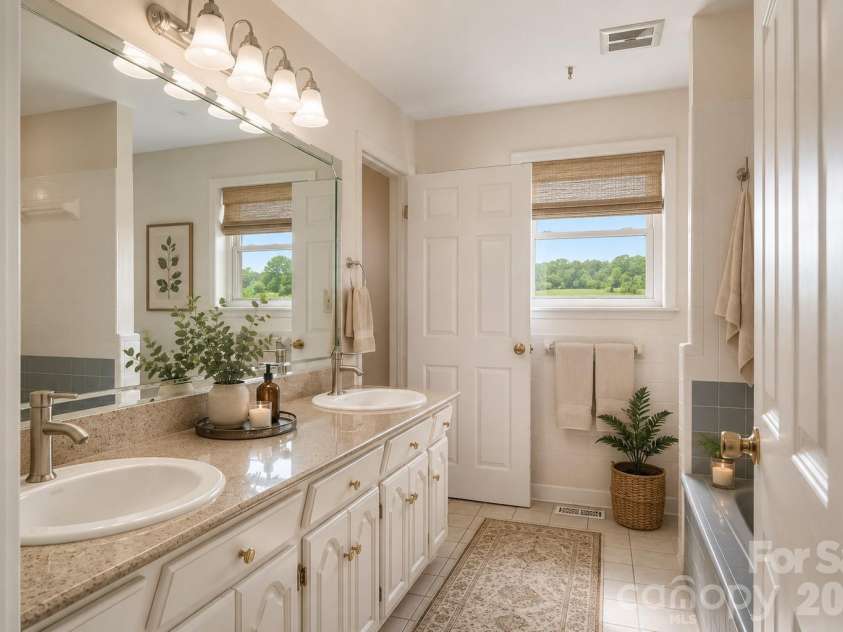 5305 Icard Ridge Road, Hickory, NC 28601.  MLS# CAR4388670, YatesRealty ID 33237. Virtual Staged Hall Bath