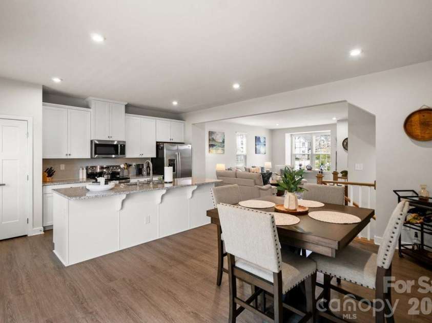 513 Evergreen Terrace, Cramerton, NC 28032.  MLS# CAR4389567, YatesRealty ID 33238. Dining Room Kitchen