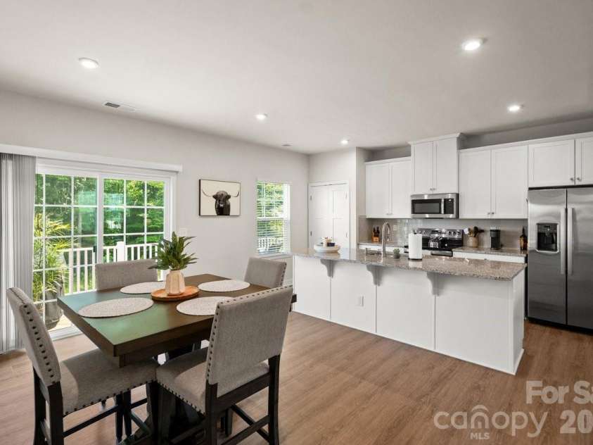 513 Evergreen Terrace, Cramerton, NC 28032.  MLS# CAR4389567, YatesRealty ID 33238. Dining Room Kitchen