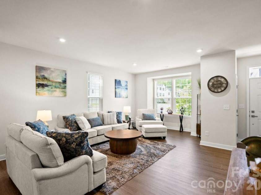 513 Evergreen Terrace, Cramerton, NC 28032.  MLS# CAR4389567, YatesRealty ID 33238. Formal Living Room with Entry