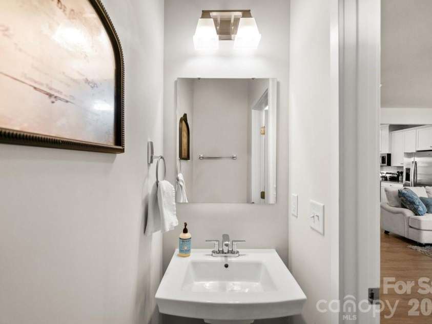 513 Evergreen Terrace, Cramerton, NC 28032.  MLS# CAR4389567, YatesRealty ID 33238. Half Bath