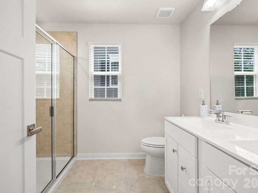 513 Evergreen Terrace, Cramerton, NC 28032.  MLS# CAR4389567, YatesRealty ID 33238. Primary Bathroom