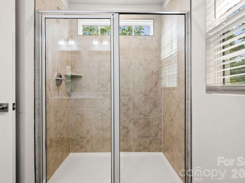 513 Evergreen Terrace, Cramerton, NC 28032.  MLS# CAR4389567, YatesRealty ID 33238. Primary Bathroom