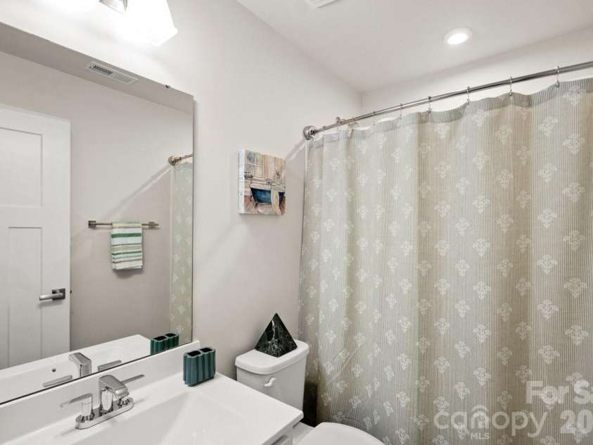 513 Evergreen Terrace, Cramerton, NC 28032.  MLS# CAR4389567, YatesRealty ID 33238. Shared Bathroom