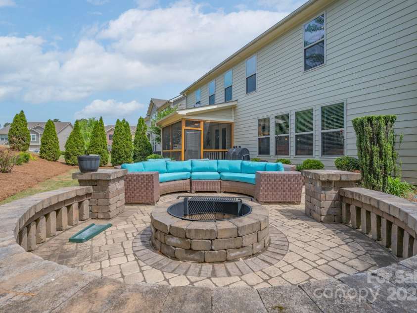866 Tyne Drive, Fort Mill, SC 29715.  MLS# CAR4248986, YatesRealty ID 33238. Outdoor Living Area with Fire Pit