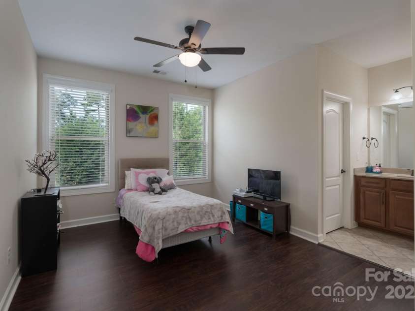 866 Tyne Drive, Fort Mill, SC 29715.  MLS# CAR4248986, YatesRealty ID 33238. Upper Level Secondary Bedroom with Shared Full Bathroom