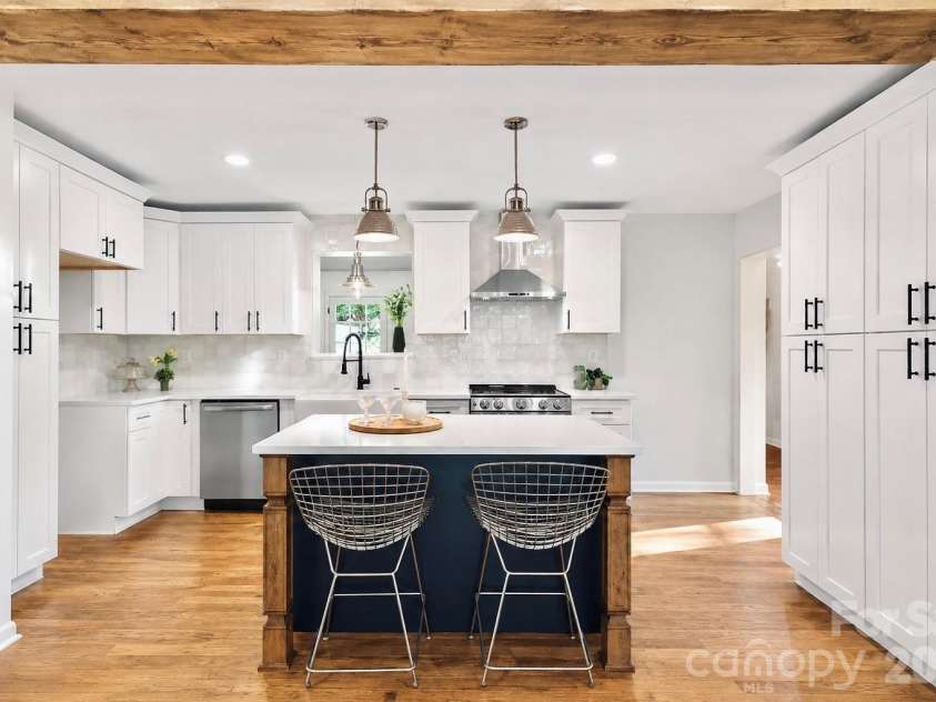 3840 Colebrook Road, Charlotte, NC 28215.  MLS# CAR4384060, YatesRealty ID 33239. 