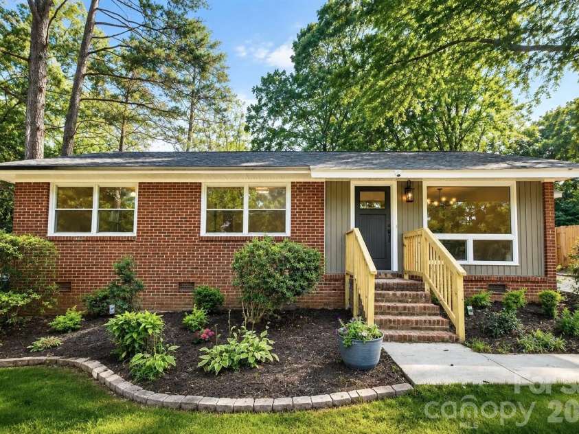 3840 Colebrook Road, Charlotte, NC 28215.  MLS# CAR4384060, YatesRealty ID 33239. 