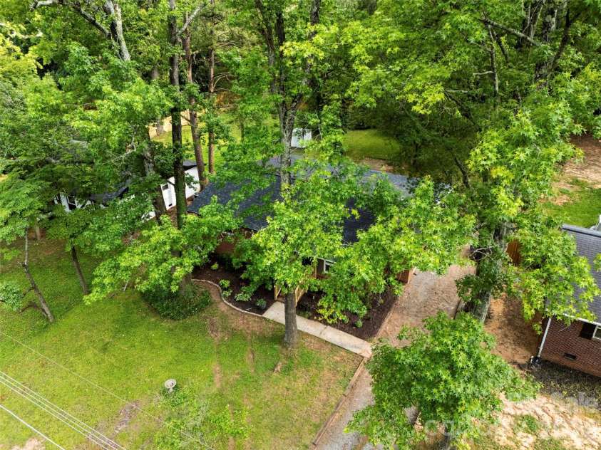 3840 Colebrook Road, Charlotte, NC 28215.  MLS# CAR4384060, YatesRealty ID 33239. 