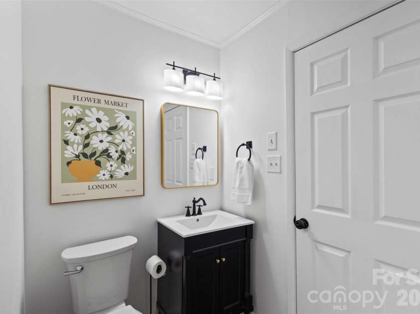 3840 Colebrook Road, Charlotte, NC 28215.  MLS# CAR4384060, YatesRealty ID 33239. Hall bath