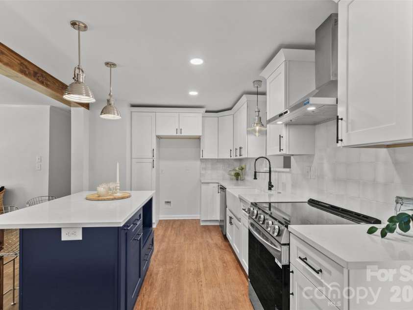 3840 Colebrook Road, Charlotte, NC 28215.  MLS# CAR4384060, YatesRealty ID 33239. Kitchen
