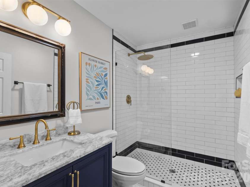 3840 Colebrook Road, Charlotte, NC 28215.  MLS# CAR4384060, YatesRealty ID 33239. Primary bath