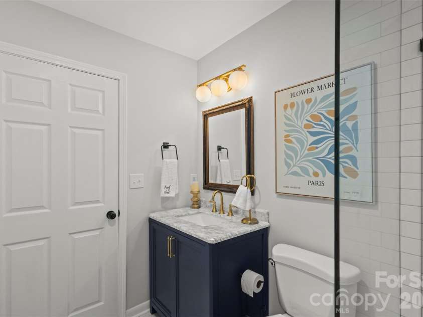 3840 Colebrook Road, Charlotte, NC 28215.  MLS# CAR4384060, YatesRealty ID 33239. Primary bath