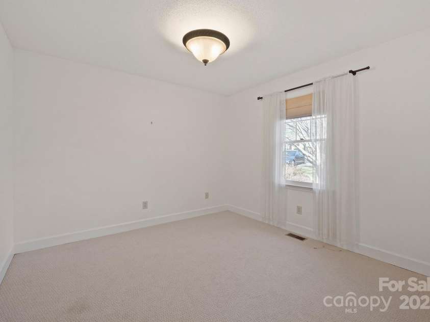 1634 Watkins Court, Morganton, NC 28655.  MLS# CAR4208382, YatesRealty ID 3324. 