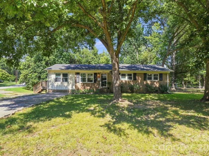 209 Azalea Road, Lancaster, SC 29720.  MLS# CAR4403181, YatesRealty ID 3324. 