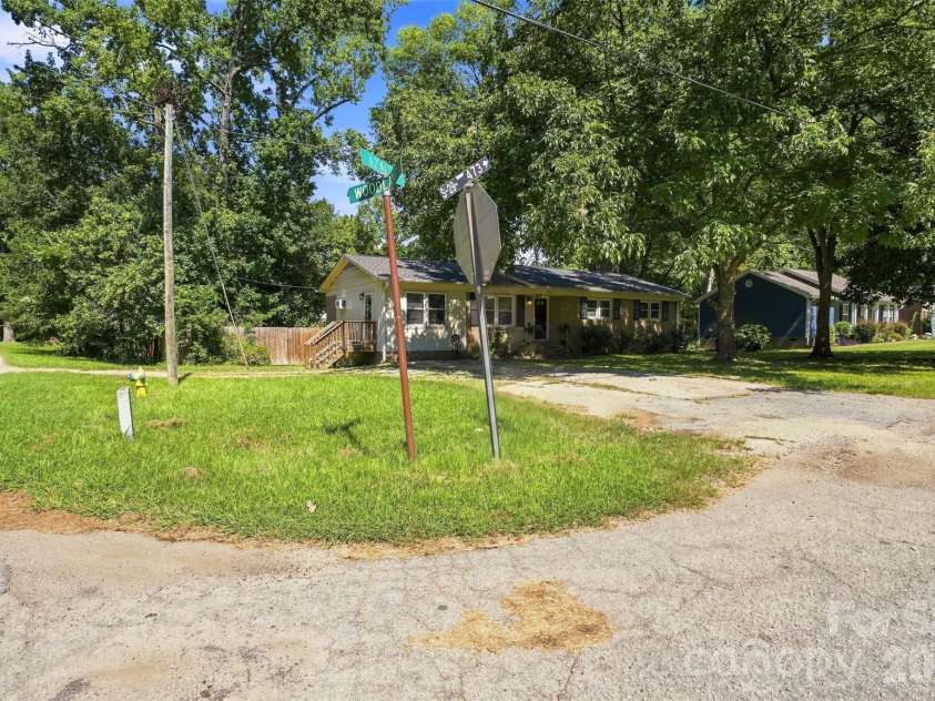 209 Azalea Road, Lancaster, SC 29720.  MLS# CAR4403181, YatesRealty ID 3324. 
