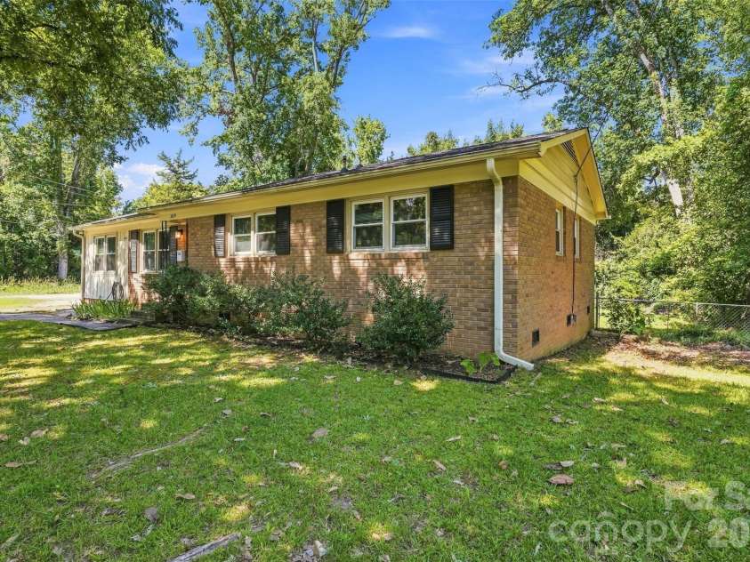 209 Azalea Road, Lancaster, SC 29720.  MLS# CAR4403181, YatesRealty ID 3324. 