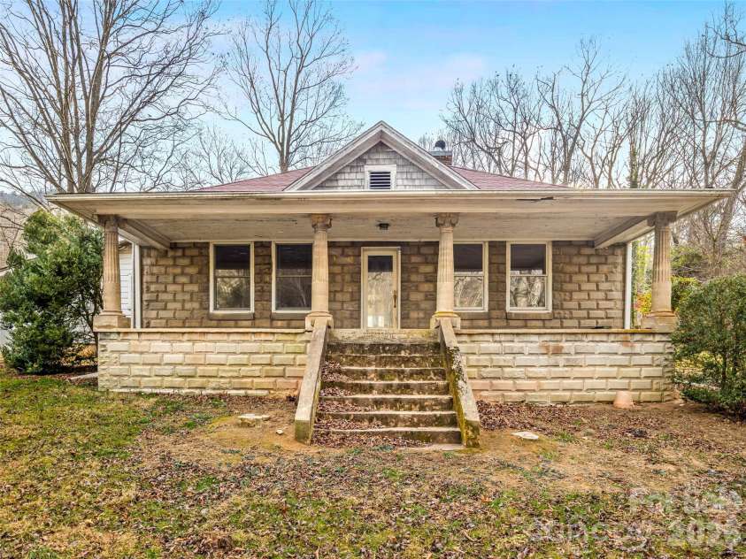 385 Chunns Cove Road, Asheville, NC 28805.  MLS# CAR4339824, YatesRealty ID 3324. 