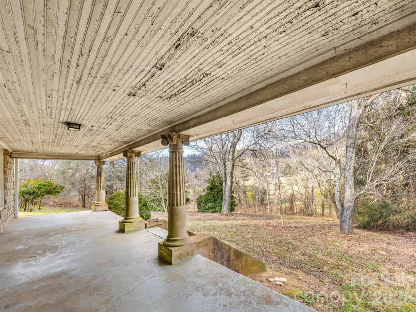 385 Chunns Cove Road, Asheville, NC 28805.  MLS# CAR4339824, YatesRealty ID 3324. 