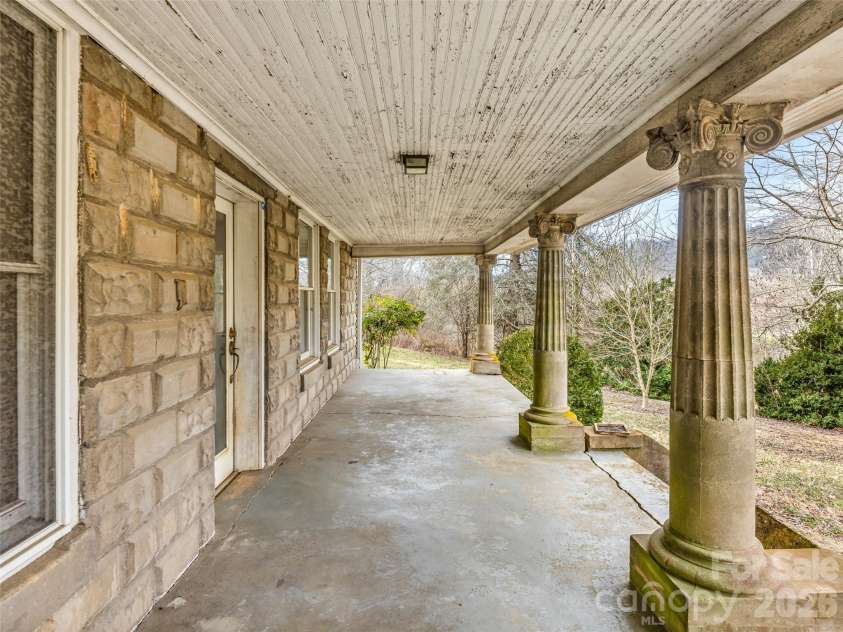 385 Chunns Cove Road, Asheville, NC 28805.  MLS# CAR4339824, YatesRealty ID 3324. 