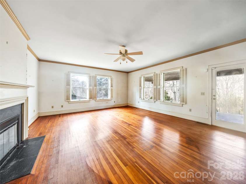 385 Chunns Cove Road, Asheville, NC 28805.  MLS# CAR4339824, YatesRealty ID 3324. 