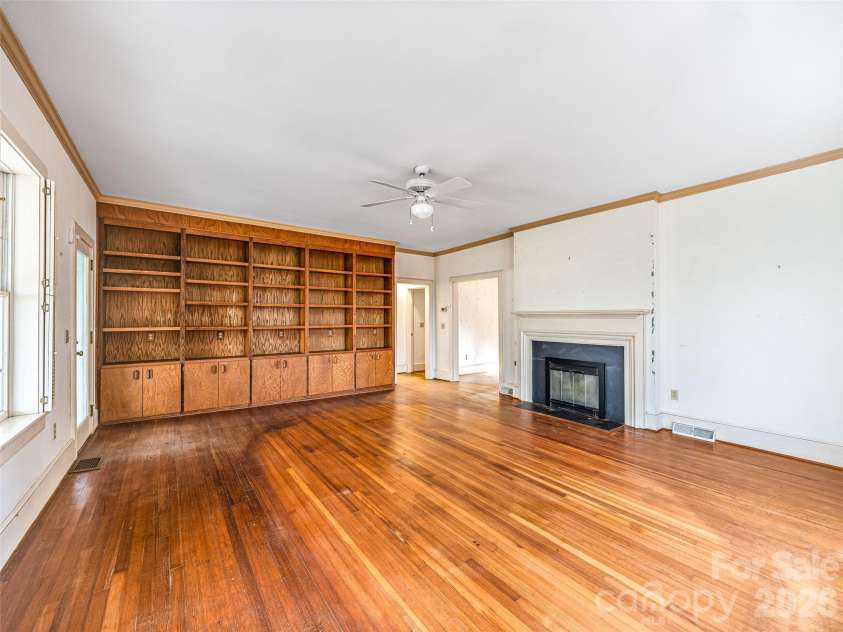 385 Chunns Cove Road, Asheville, NC 28805.  MLS# CAR4339824, YatesRealty ID 3324. 