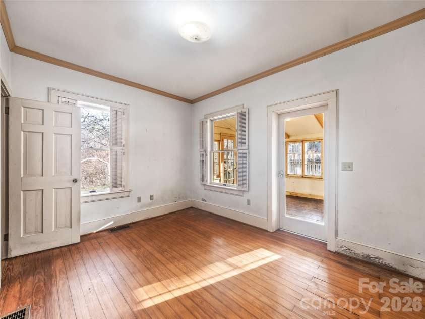 385 Chunns Cove Road, Asheville, NC 28805.  MLS# CAR4339824, YatesRealty ID 3324. 