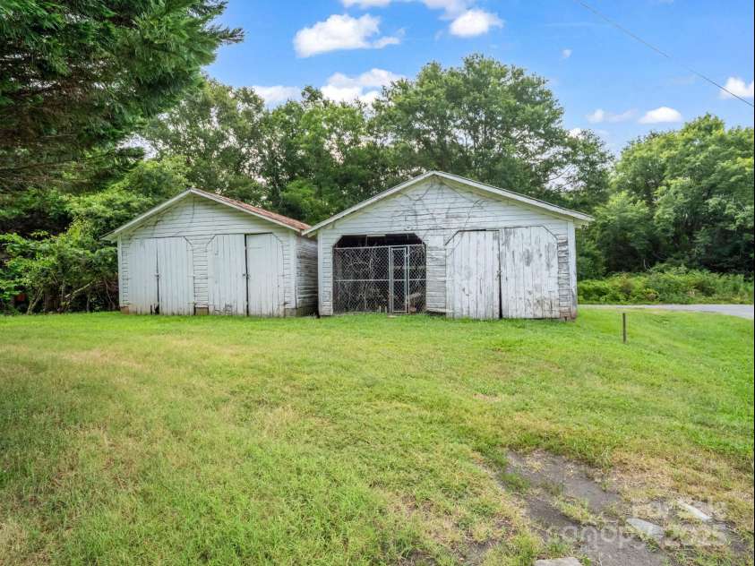 107 Arrowood Drive, Forest City, NC 28043.  MLS# CAR4287942, YatesRealty ID 33240. 4 Bay Garages