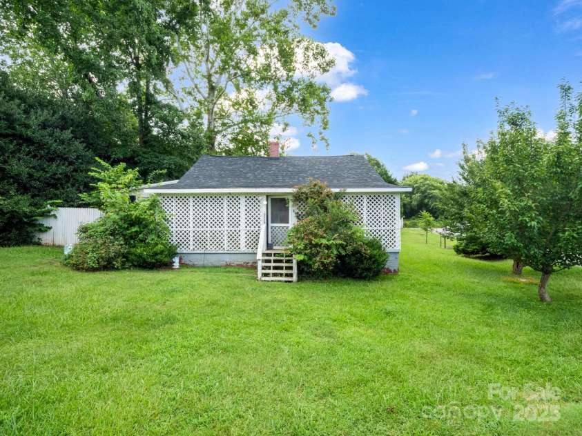 107 Arrowood Drive, Forest City, NC 28043.  MLS# CAR4287942, YatesRealty ID 33240. 