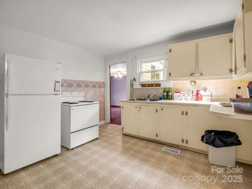 107 Arrowood Drive, Forest City, NC 28043.  MLS# CAR4287942, YatesRealty ID 33240. 