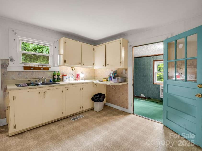 107 Arrowood Drive, Forest City, NC 28043.  MLS# CAR4287942, YatesRealty ID 33240. 