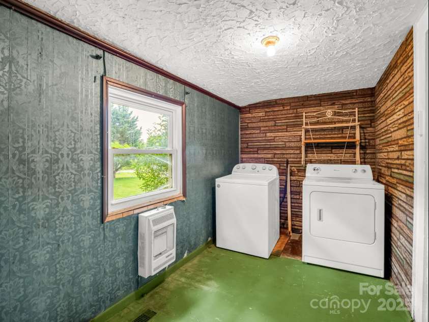 107 Arrowood Drive, Forest City, NC 28043.  MLS# CAR4287942, YatesRealty ID 33240. Laundry room off Kitchen