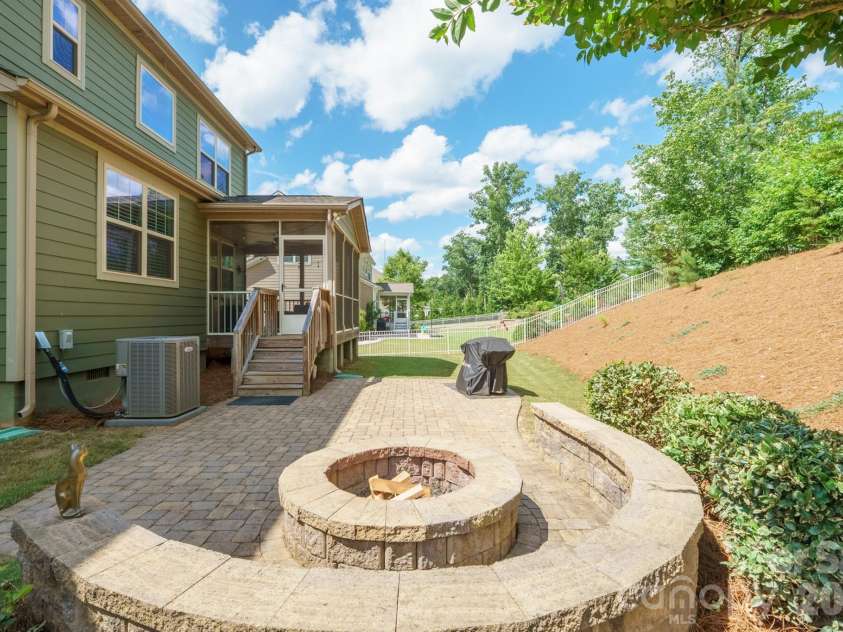2440 Surveyor General Drive, Waxhaw, NC 28173.  MLS# CAR4389736, YatesRealty ID 33240. 