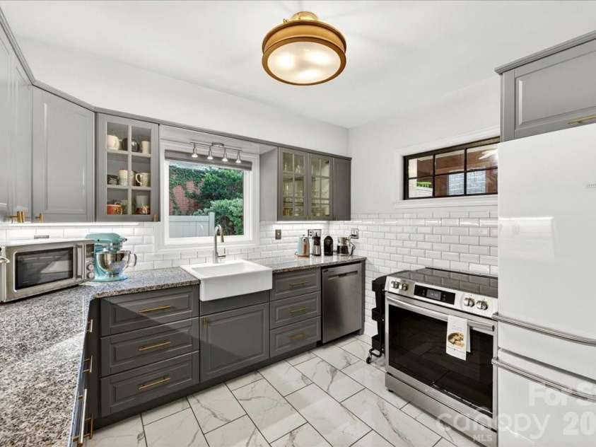 2225 Ashley Road, Charlotte, NC 28208.  MLS# CAR4389591, YatesRealty ID 33241. 