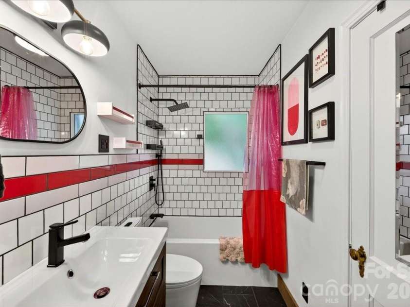 2225 Ashley Road, Charlotte, NC 28208.  MLS# CAR4389591, YatesRealty ID 33241. 