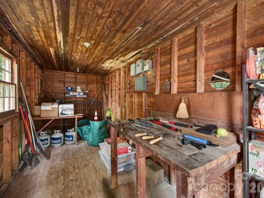 2225 Ashley Road, Charlotte, NC 28208.  MLS# CAR4389591, YatesRealty ID 33241. 