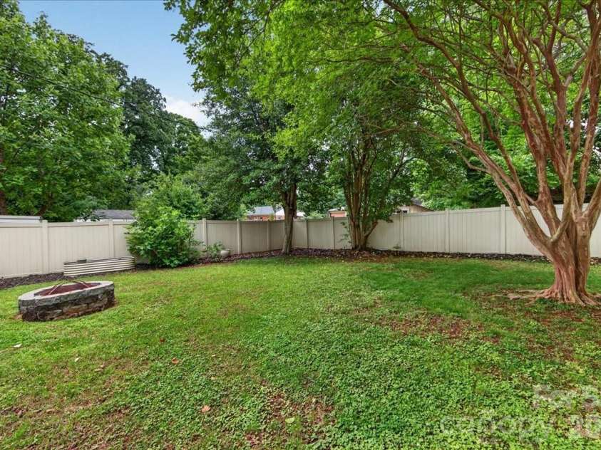 2225 Ashley Road, Charlotte, NC 28208.  MLS# CAR4389591, YatesRealty ID 33241. 